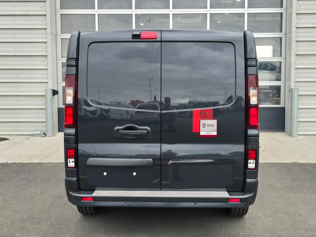 Renault Trafic Exclusive 150BHP Auto - Image 4