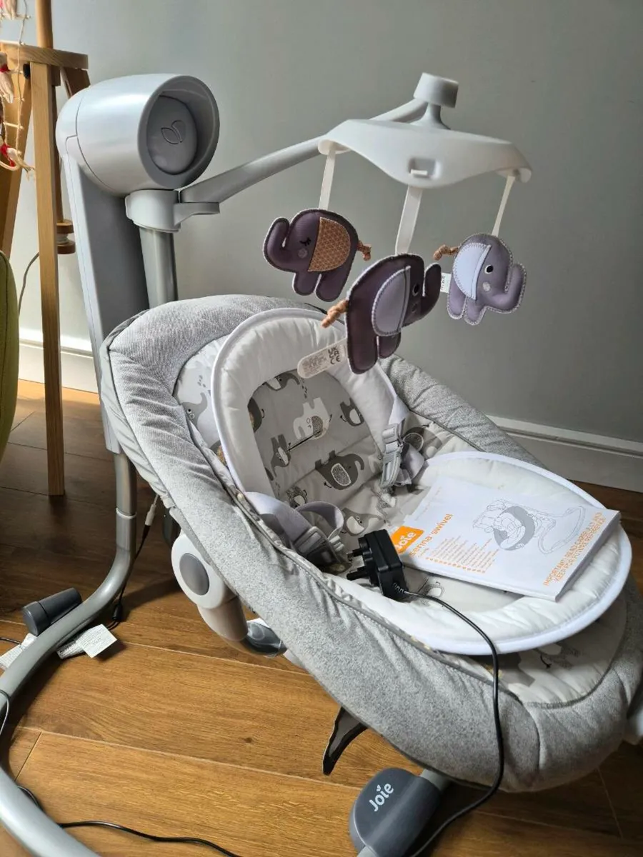 Joie swivel baby rocker - Image 1