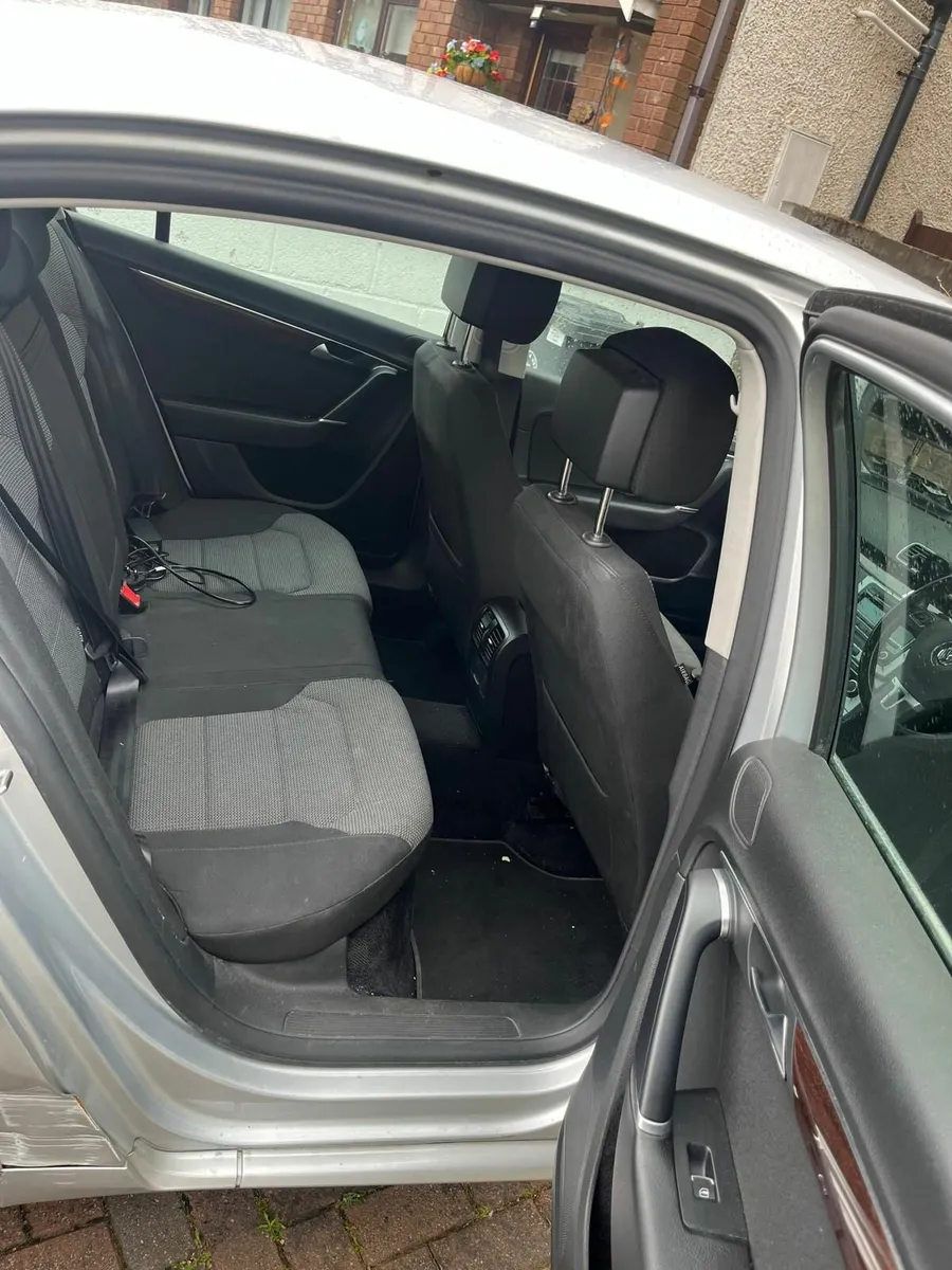 Volkswagen Passat 2011 - Image 4