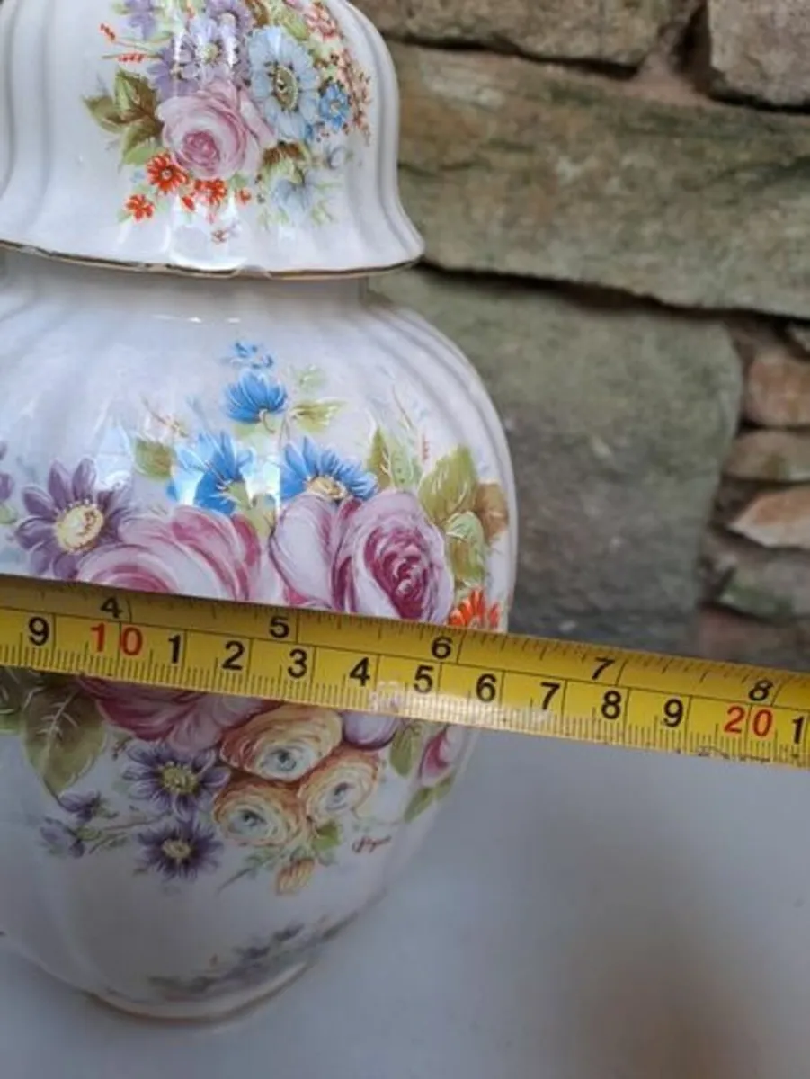 Large Vase or urn - Image 4