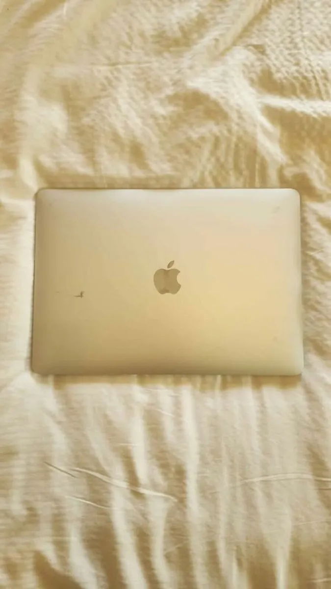 Apple Macbook Air (2018) i5 256gb SSD 8GB RAM - Image 3