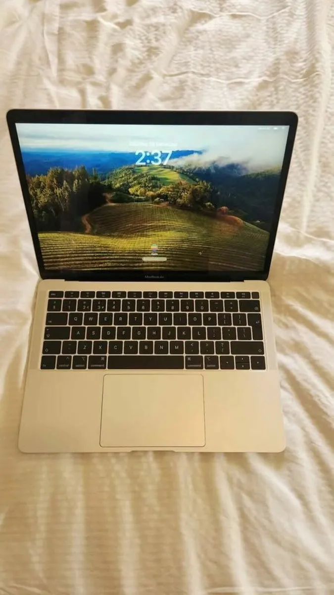 Apple Macbook Air (2018) i5 256gb SSD 8GB RAM - Image 1