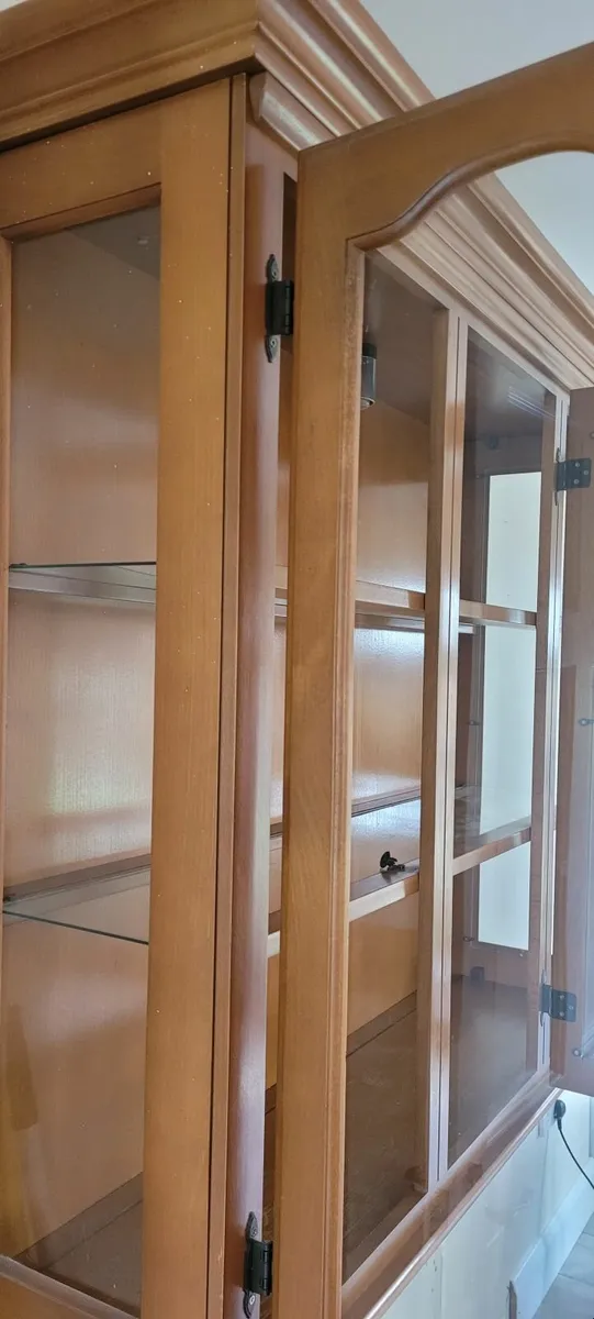Display cabinet with light - Image 2