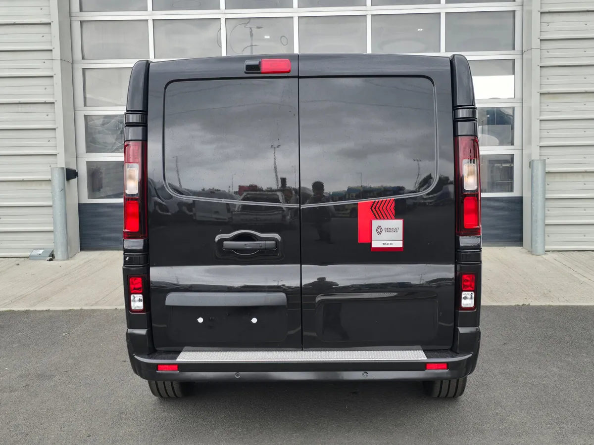 Renault Trafic Exclusive 150BHP Auto - Image 3
