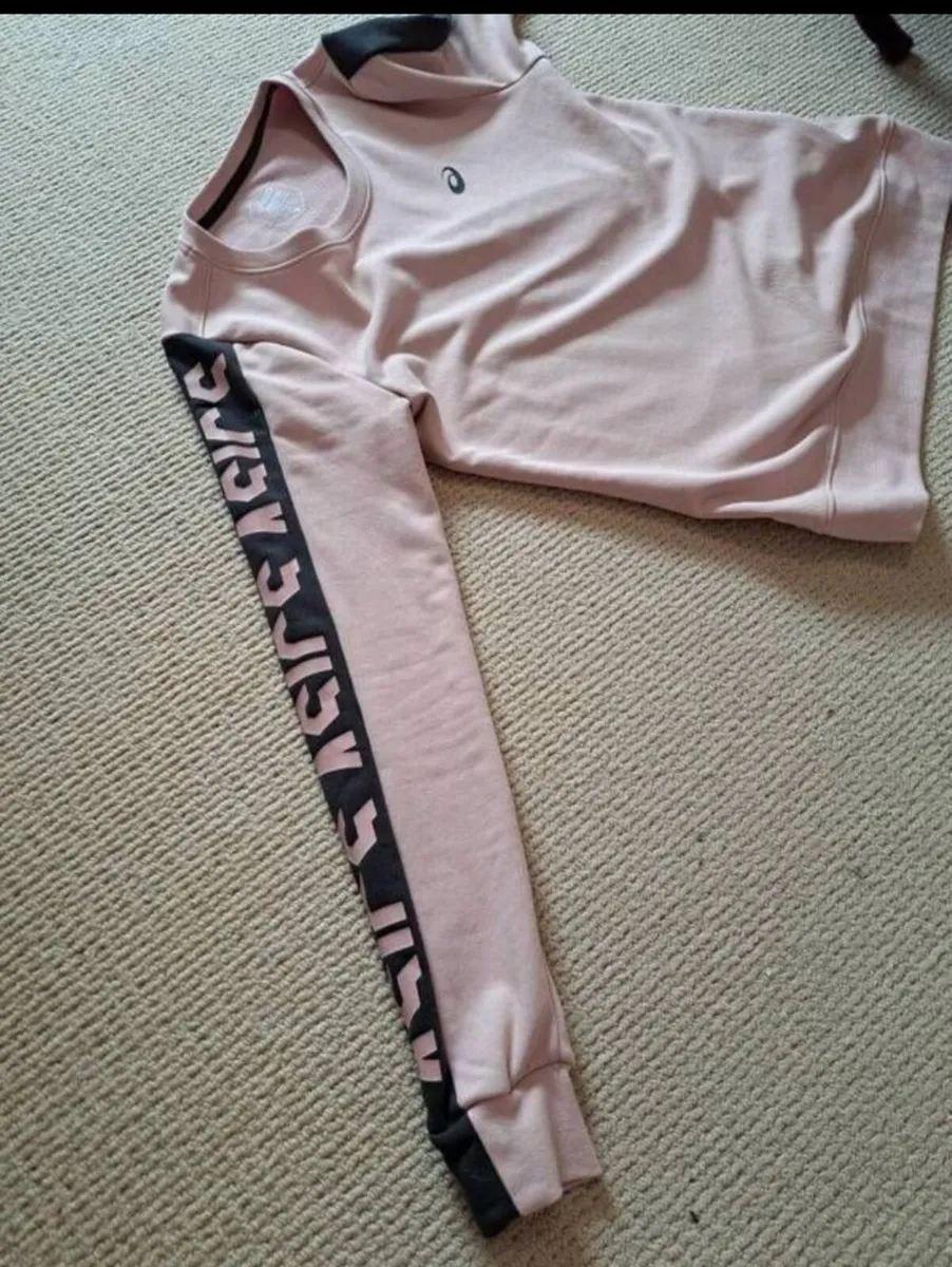 Light pink Asics jumper - Image 4