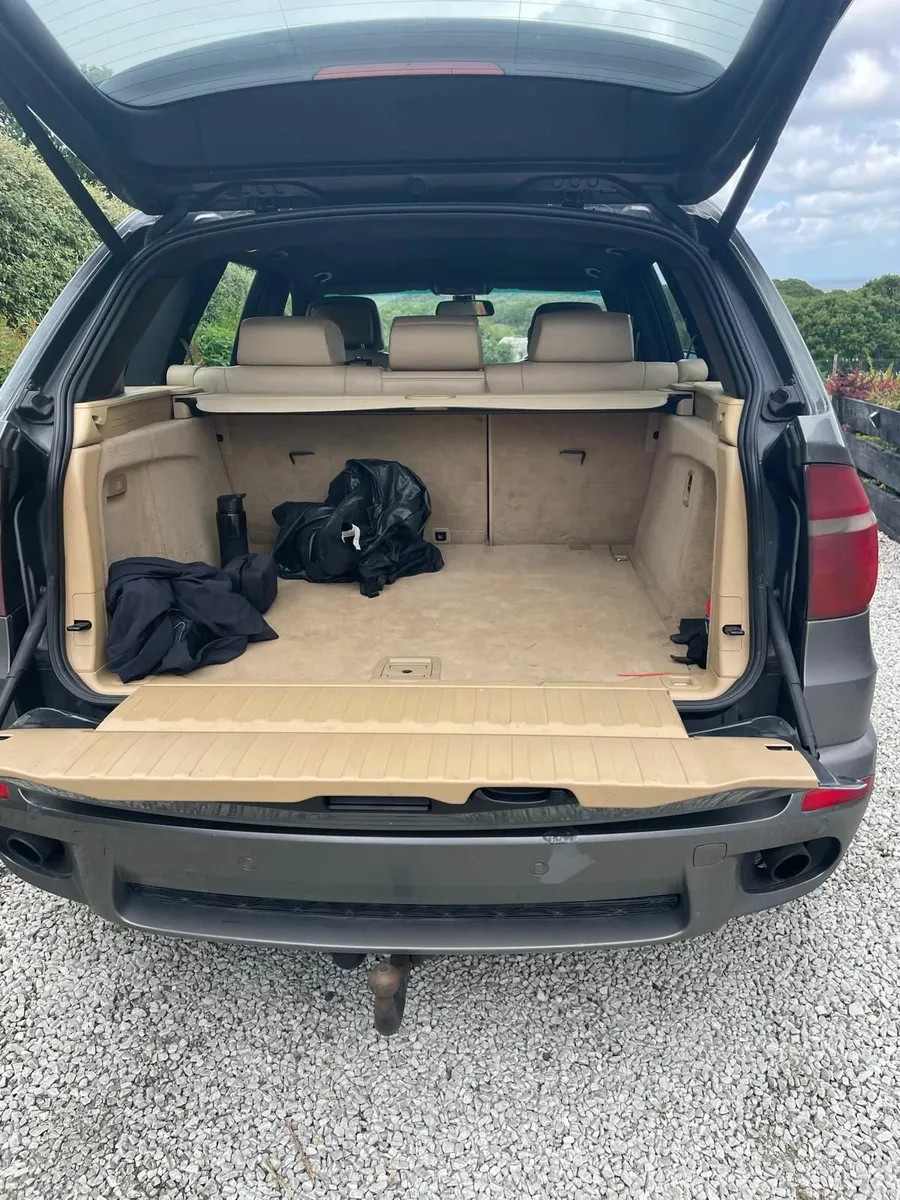 BMW X5 Crew Cab - Image 3