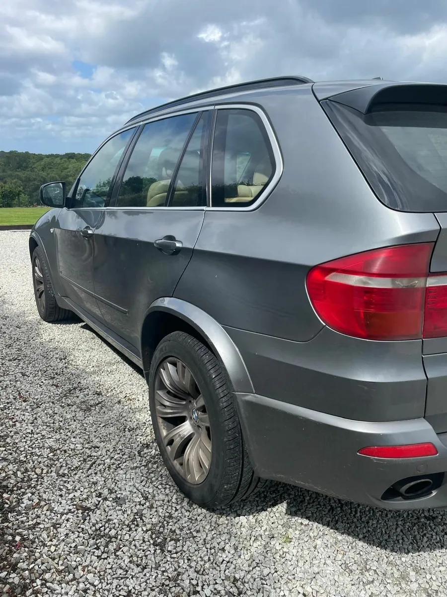 BMW X5 Crew Cab - Image 4