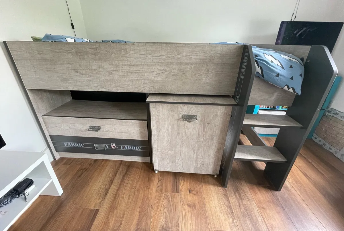 Children’s bed & school desk - Image 3