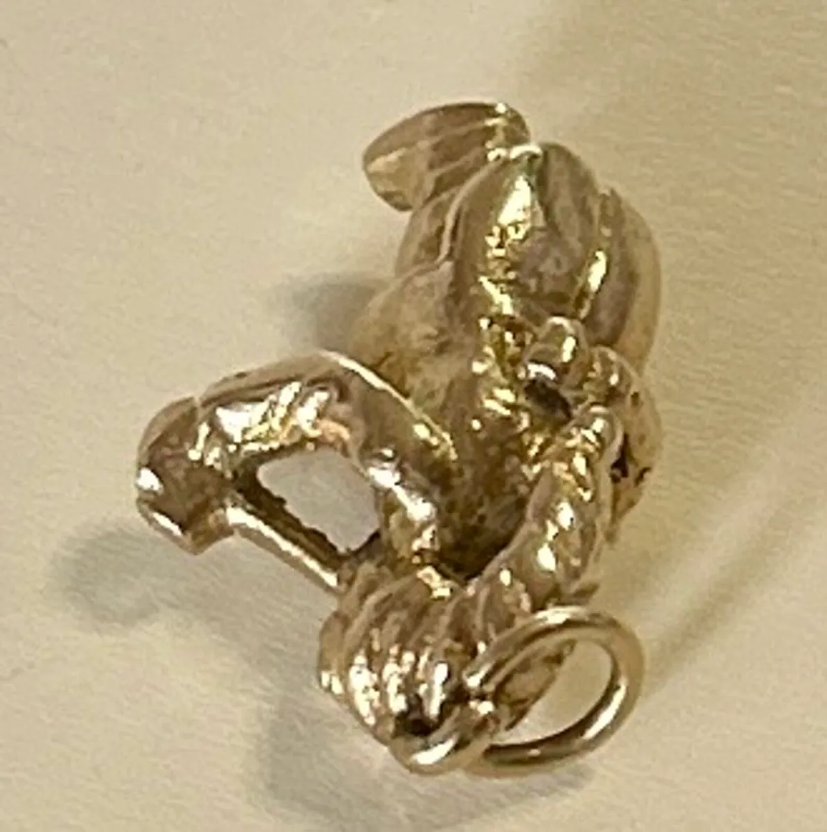 9ct gold leprechaun charm - Image 3