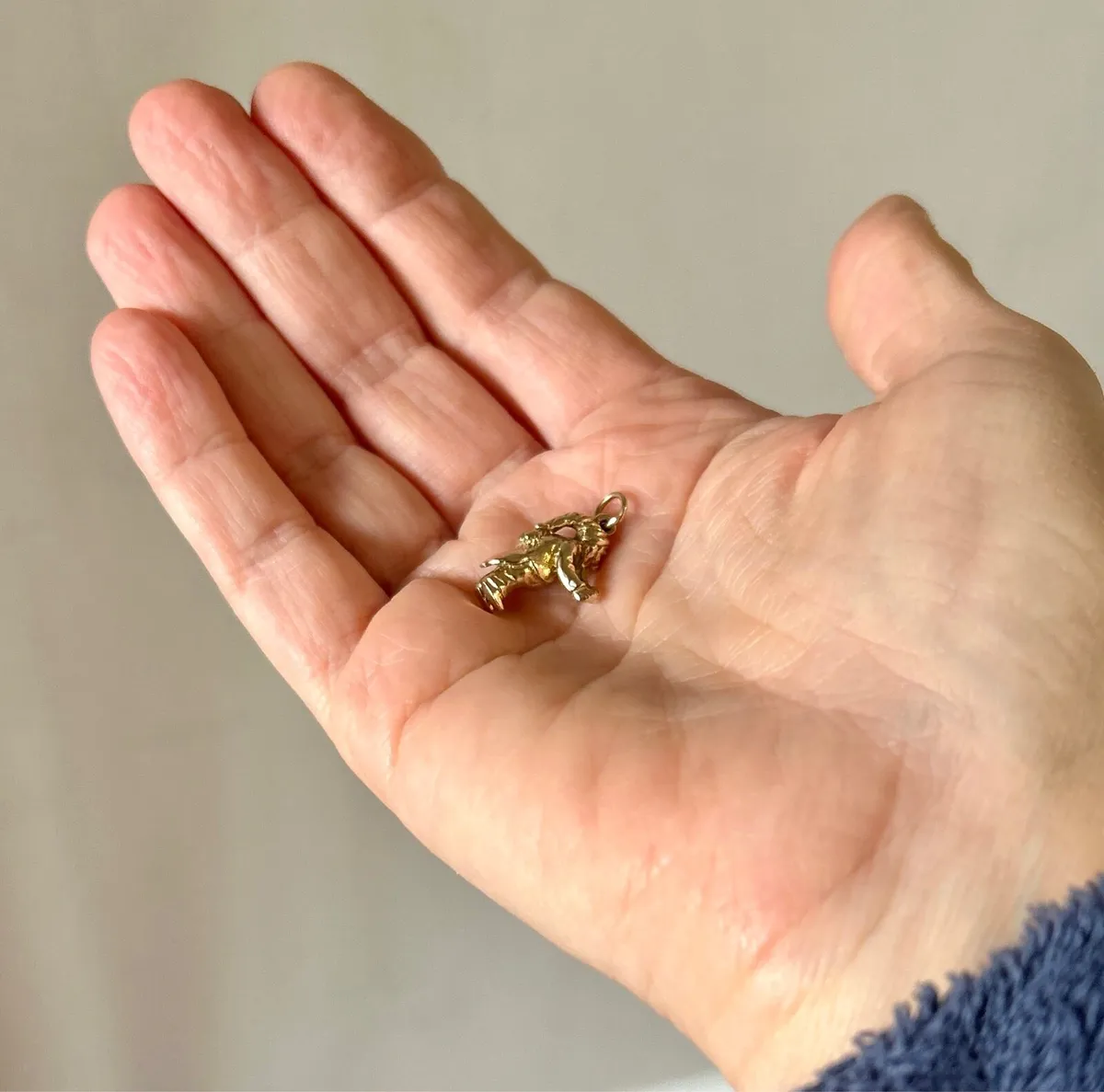 9ct gold leprechaun charm - Image 4