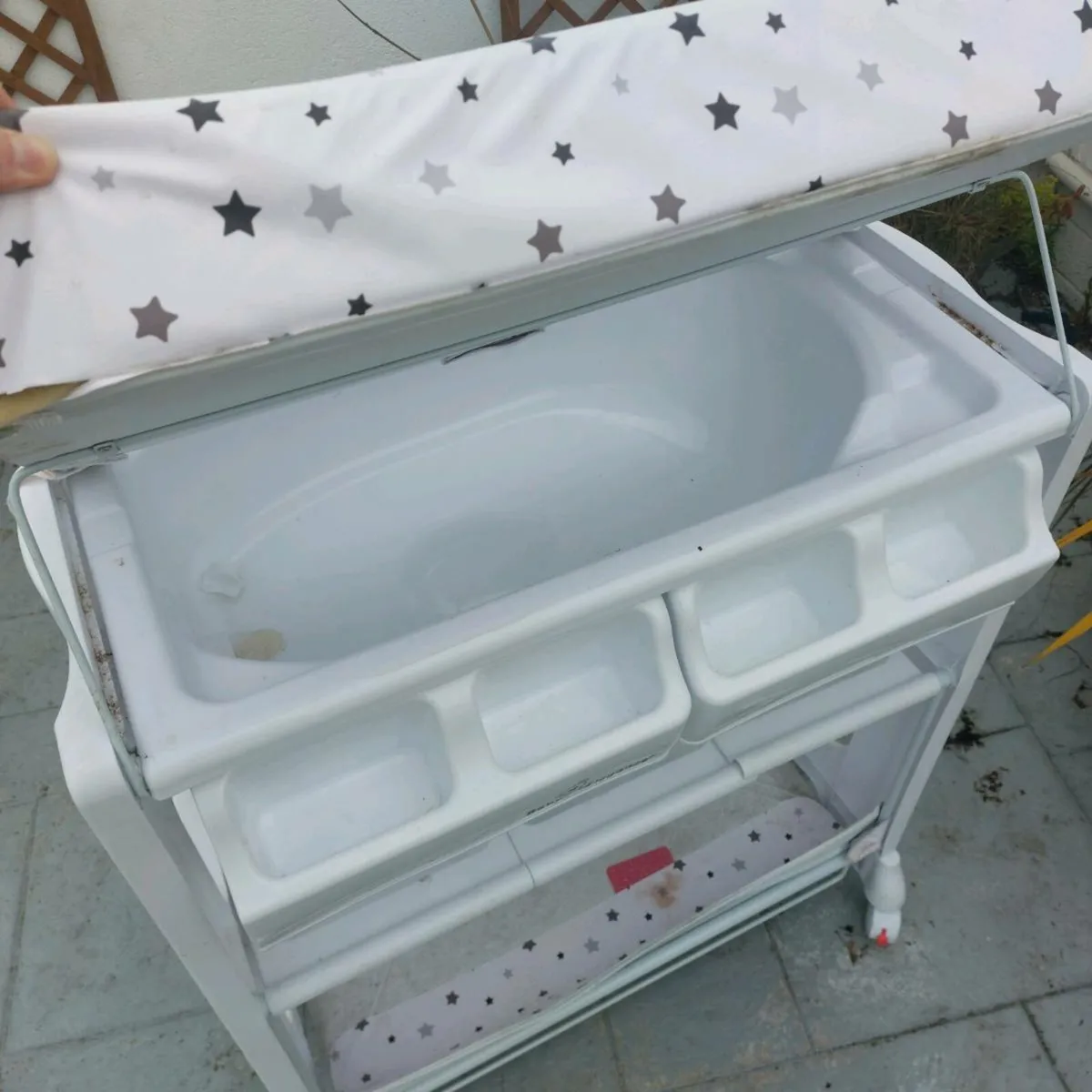 Baby changing station - Image 2