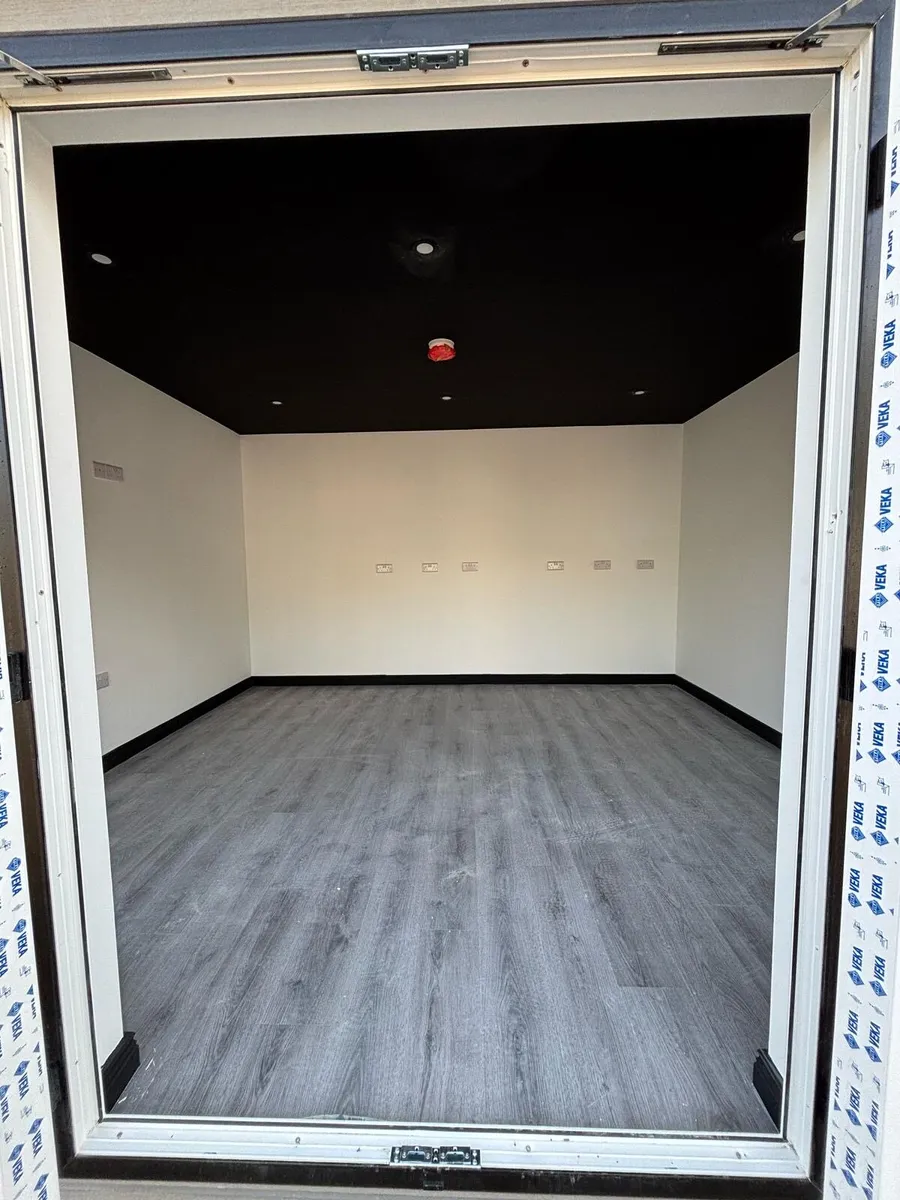 14ftx12ft Hair Dressers Salon Studio - Image 3