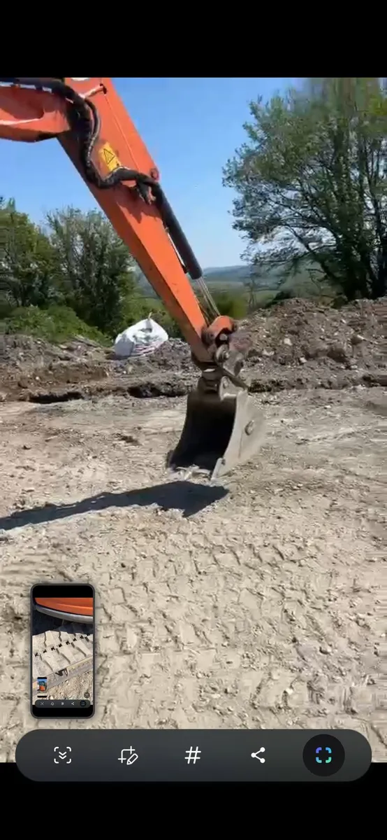 Hitachi 33u mini digger - Image 2