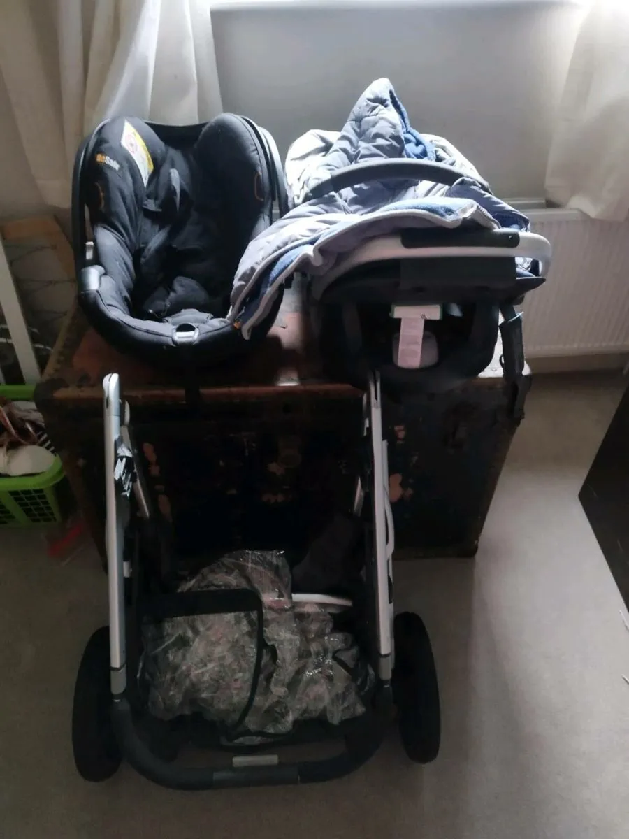 Uppababy with car seat,base pack, carrycot - Image 1