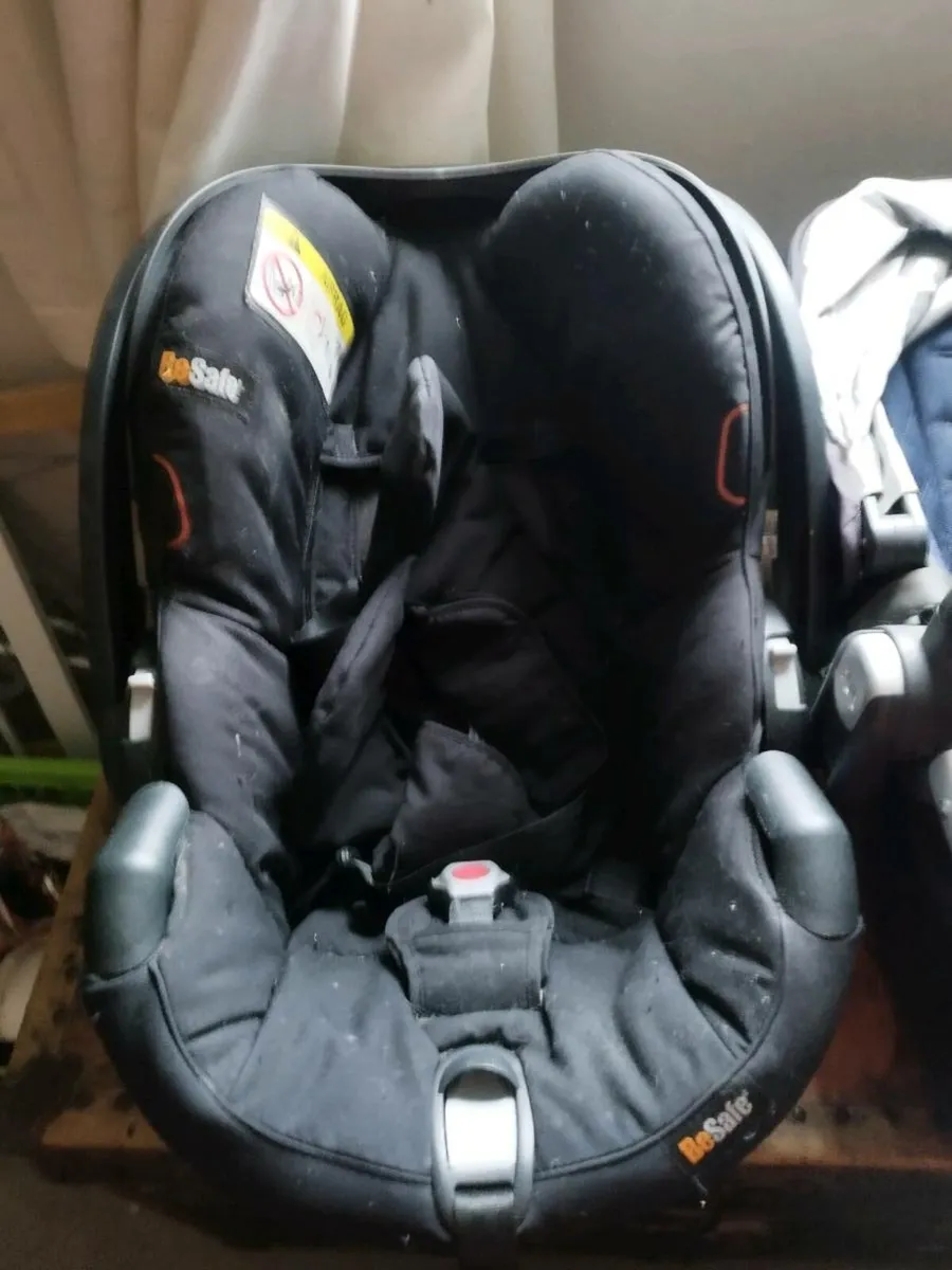 Uppababy with car seat,base pack, carrycot - Image 3