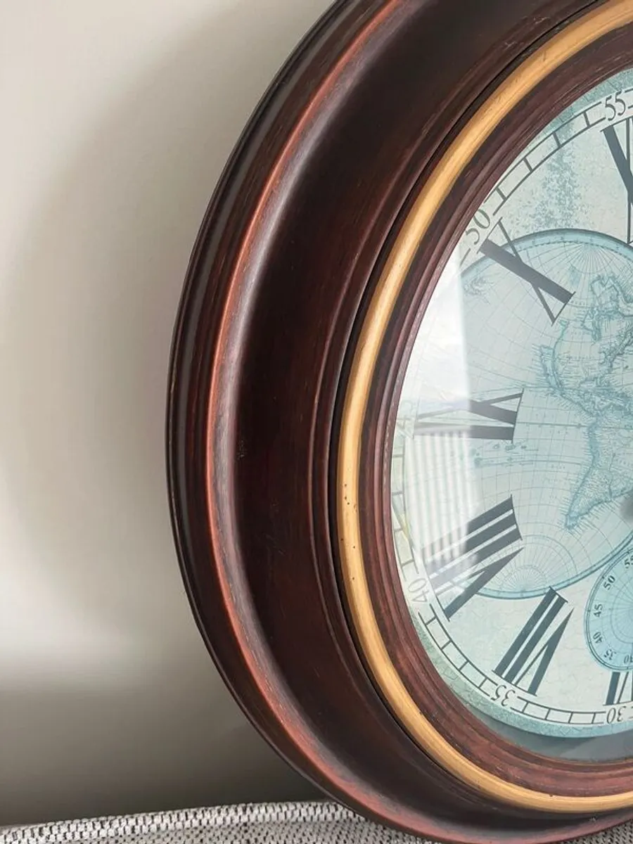 Wall clock free delivery! Mint condition - Image 3