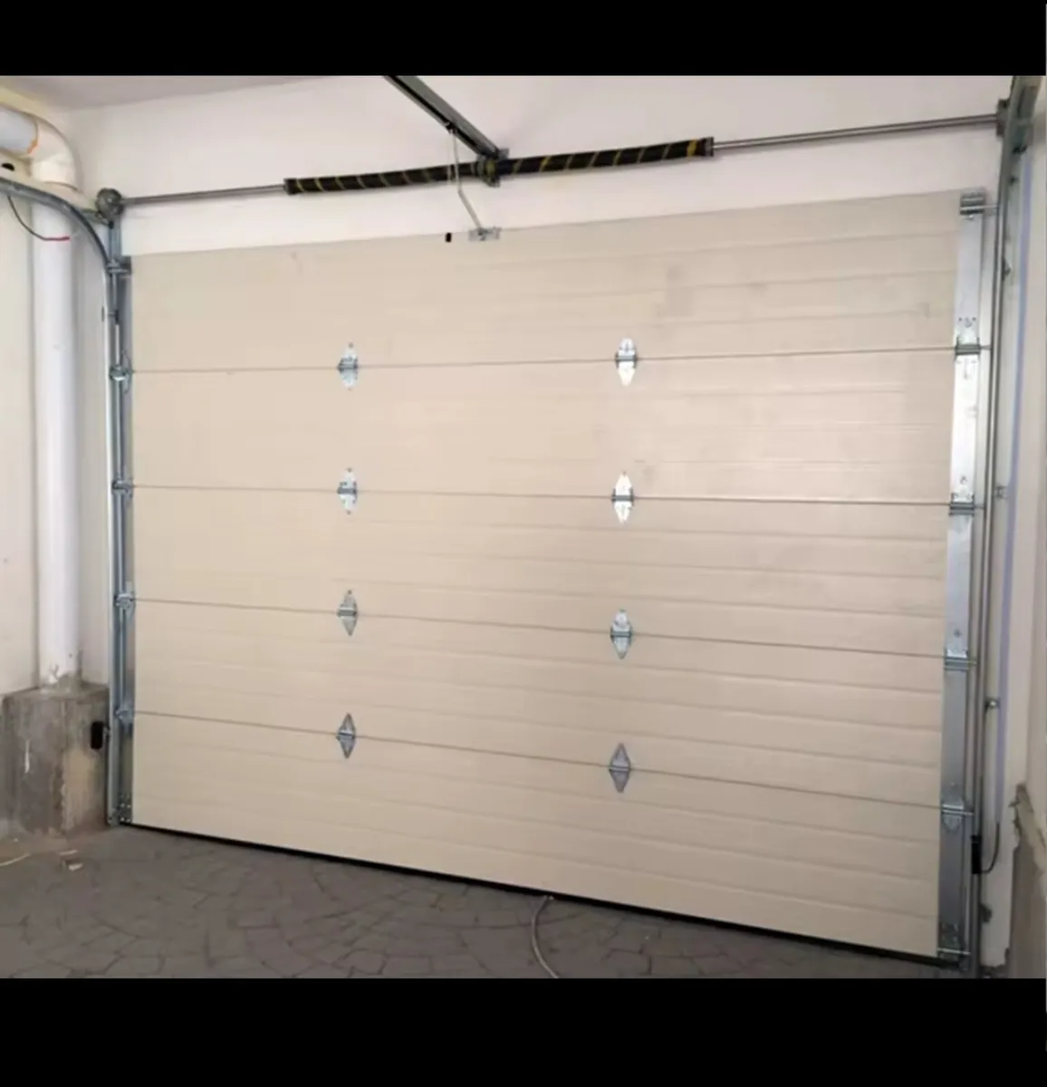 Roller door - Image 1
