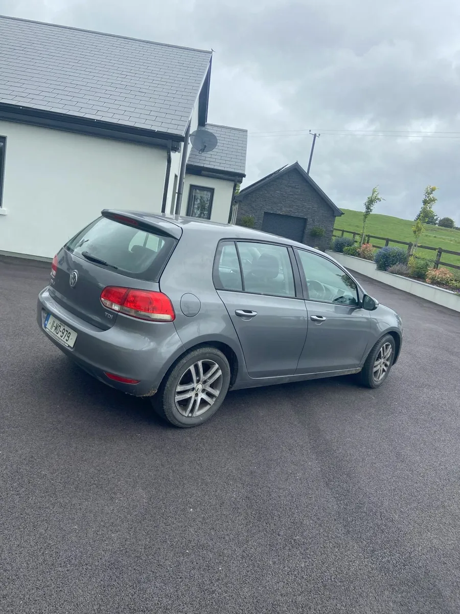 Volkswagen Golf 2011 - Image 2