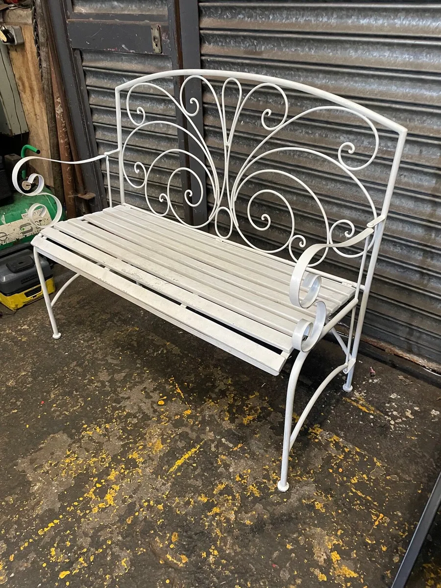 Beautiful Garden bench - Image 1