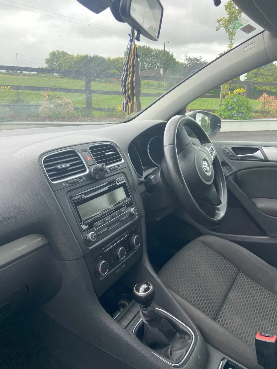 Volkswagen Golf 2011 - Image 4