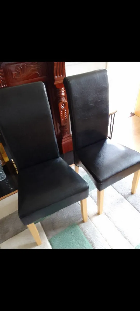 Dining Chairs×4 plus 2 small stackable chairs - Image 1