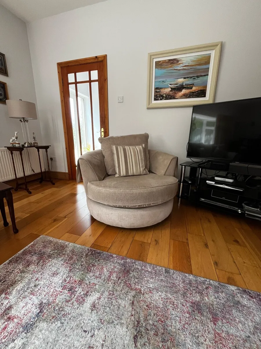 3 piece cream suite - Image 3