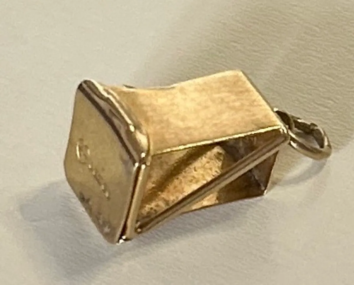 9 carat gold box o dice vintage charm - Image 3