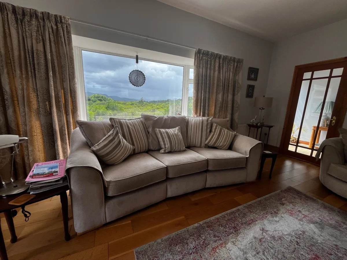 3 piece cream suite - Image 1