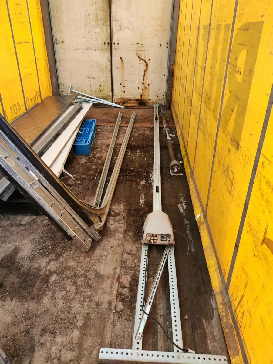 Roller door - Image 3