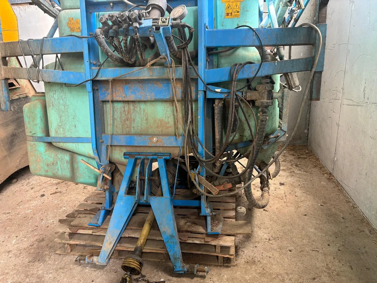 Berthoud Mack 12- Mounted Sprayer - Image 3