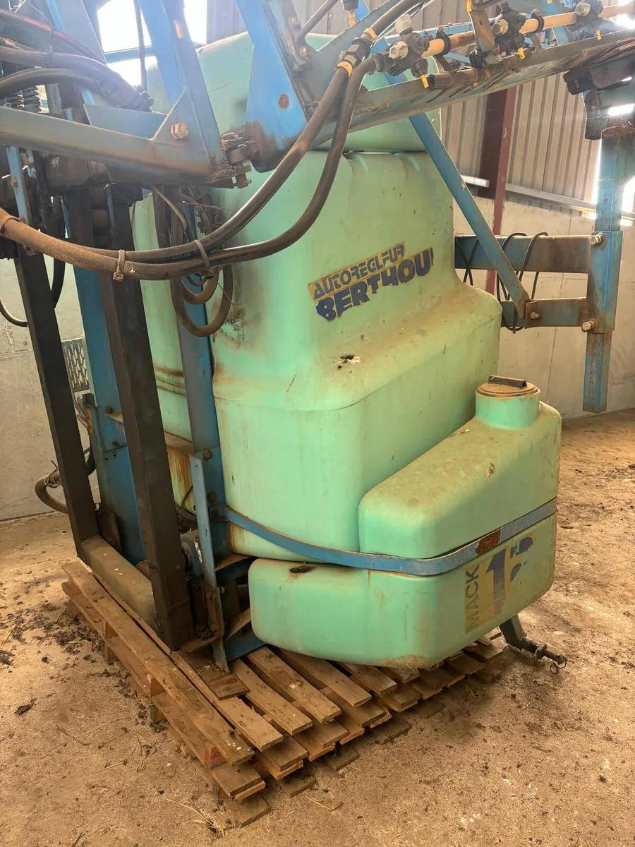Berthoud Mack 12- Mounted Sprayer - Image 4