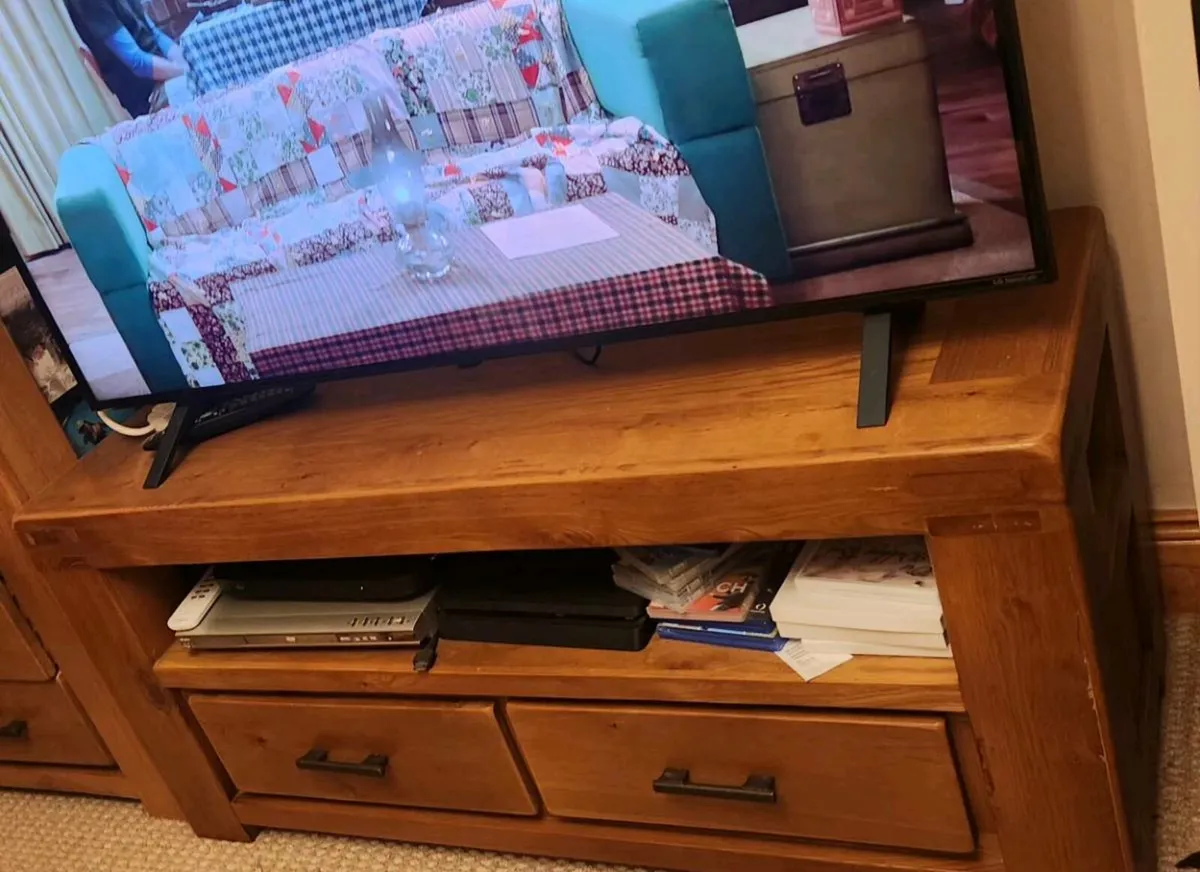 Tv stand - Image 1