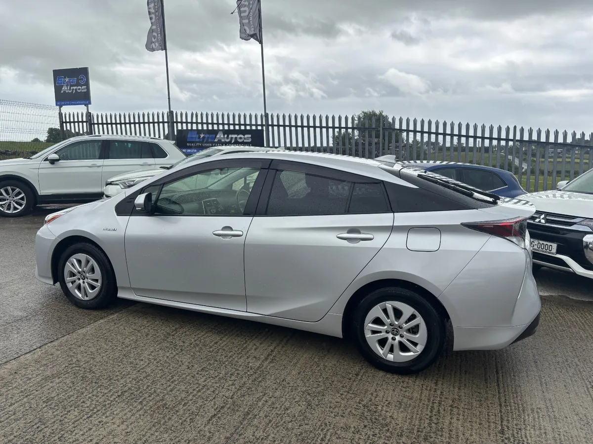 Toyota Prius Self Charging Hybrid 2018 - Image 3