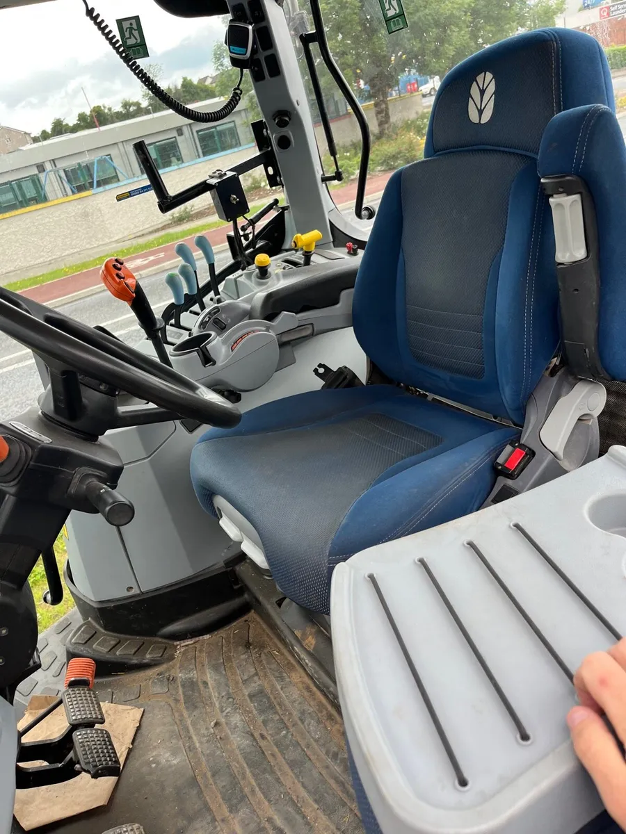 201 New Holland T7 210 As new!! - Image 4