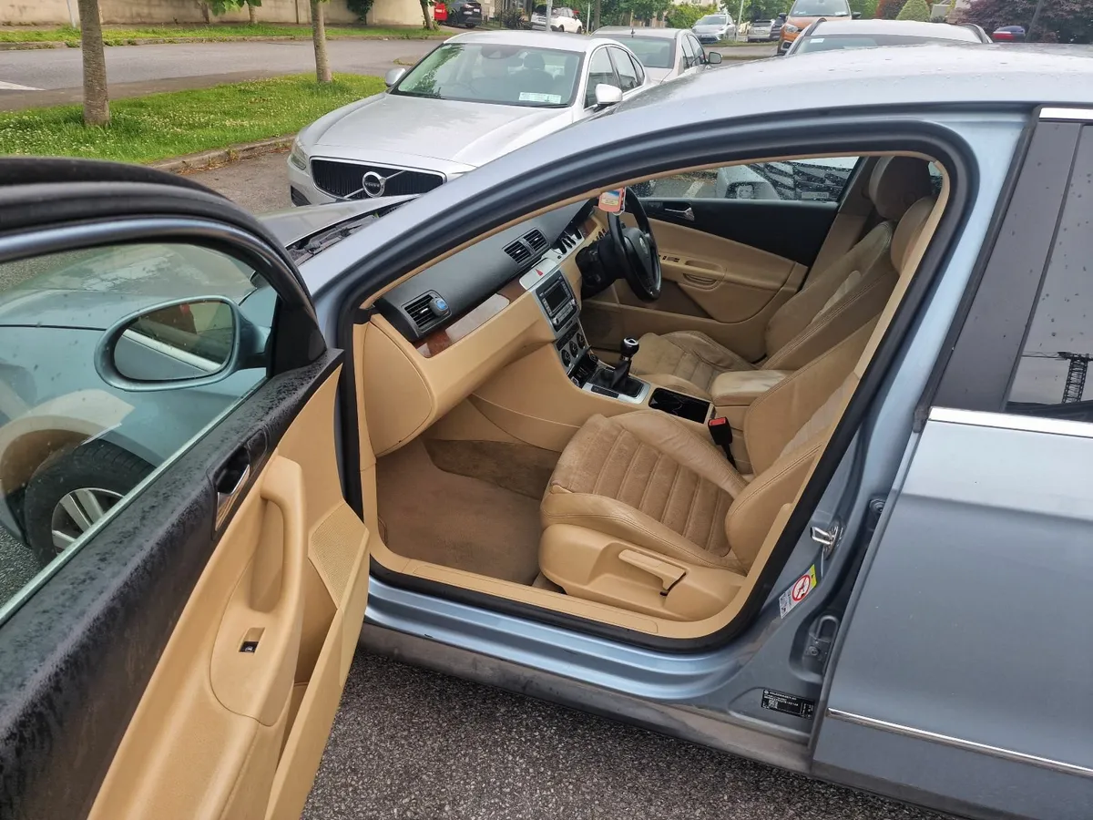 Volkswagen Passat 2007 - Image 2