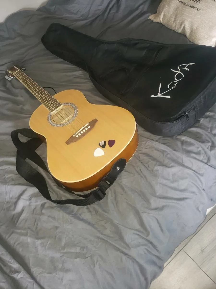 Guitar - Image 2