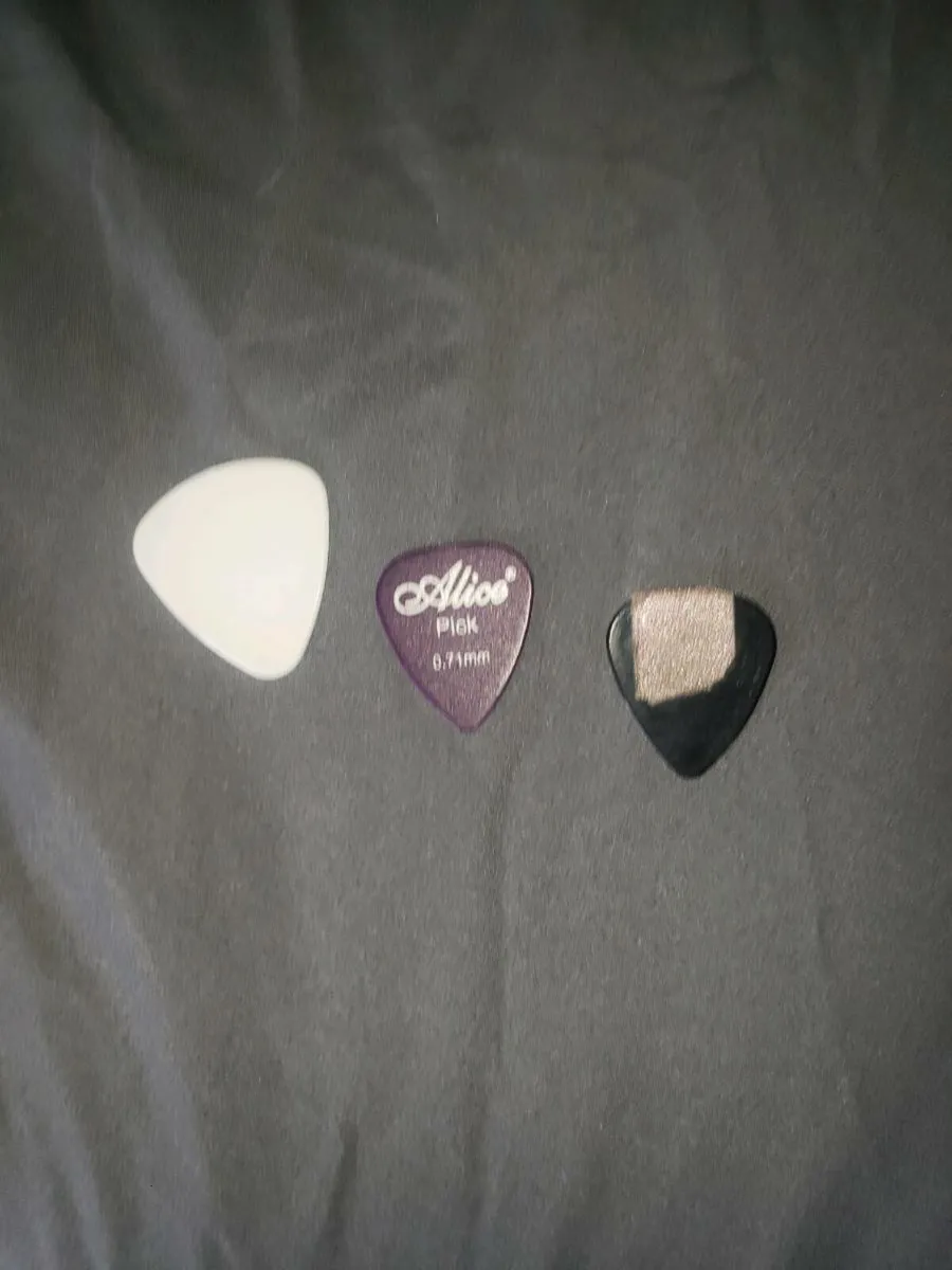 Guitar - Image 4