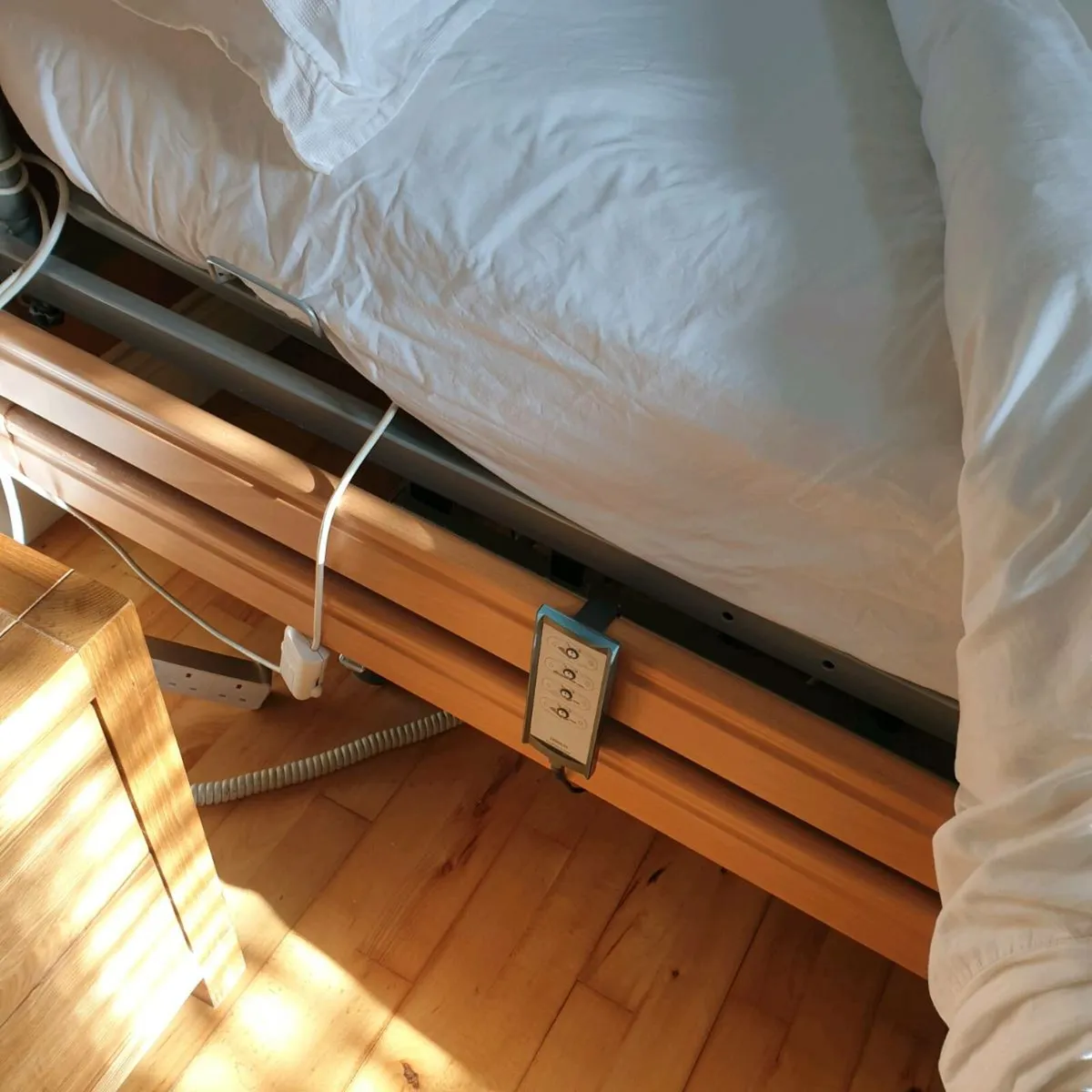 Fully Electric 4' Hospital Bed with Grab - Image 2