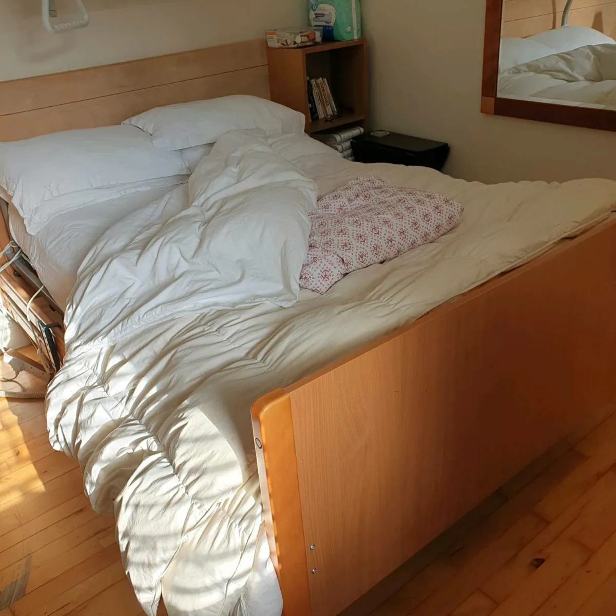 Fully Electric 4' Hospital Bed with Grab - Image 3