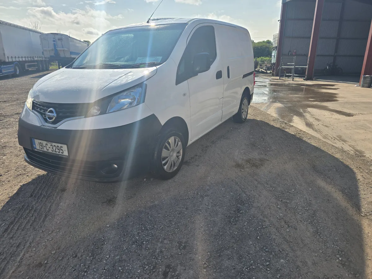 Nissan van - Image 4