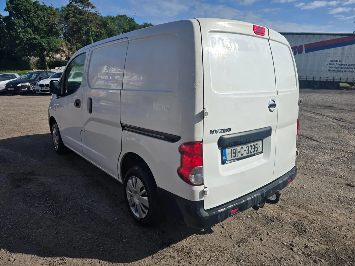 Nissan van - Image 3