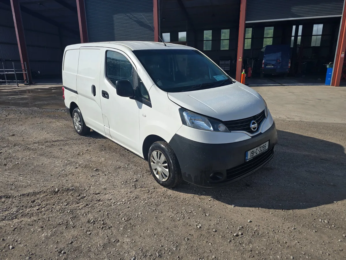 Nissan van - Image 2