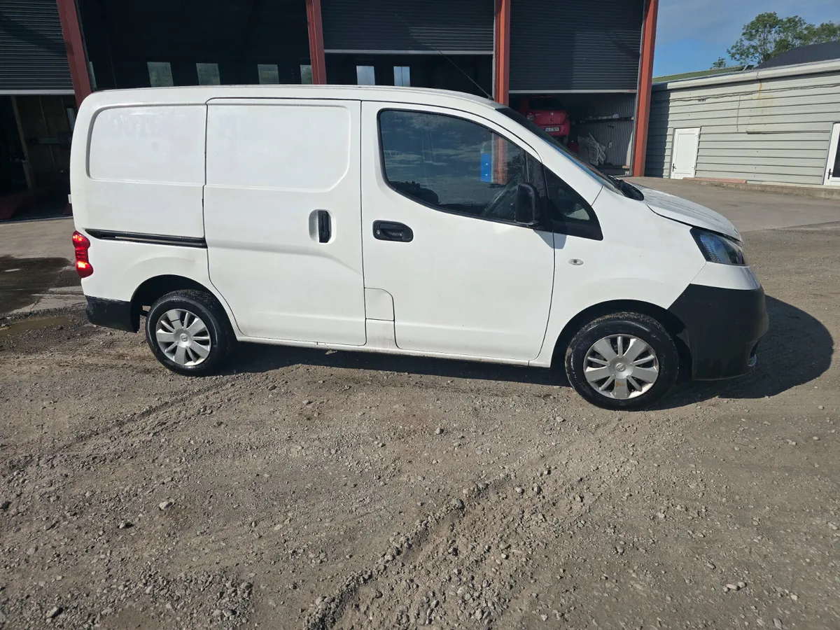 Nissan van - Image 1