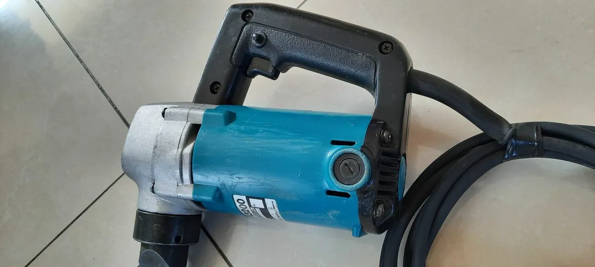 Makita JN3200 Tin Nibblers 110v - Image 3