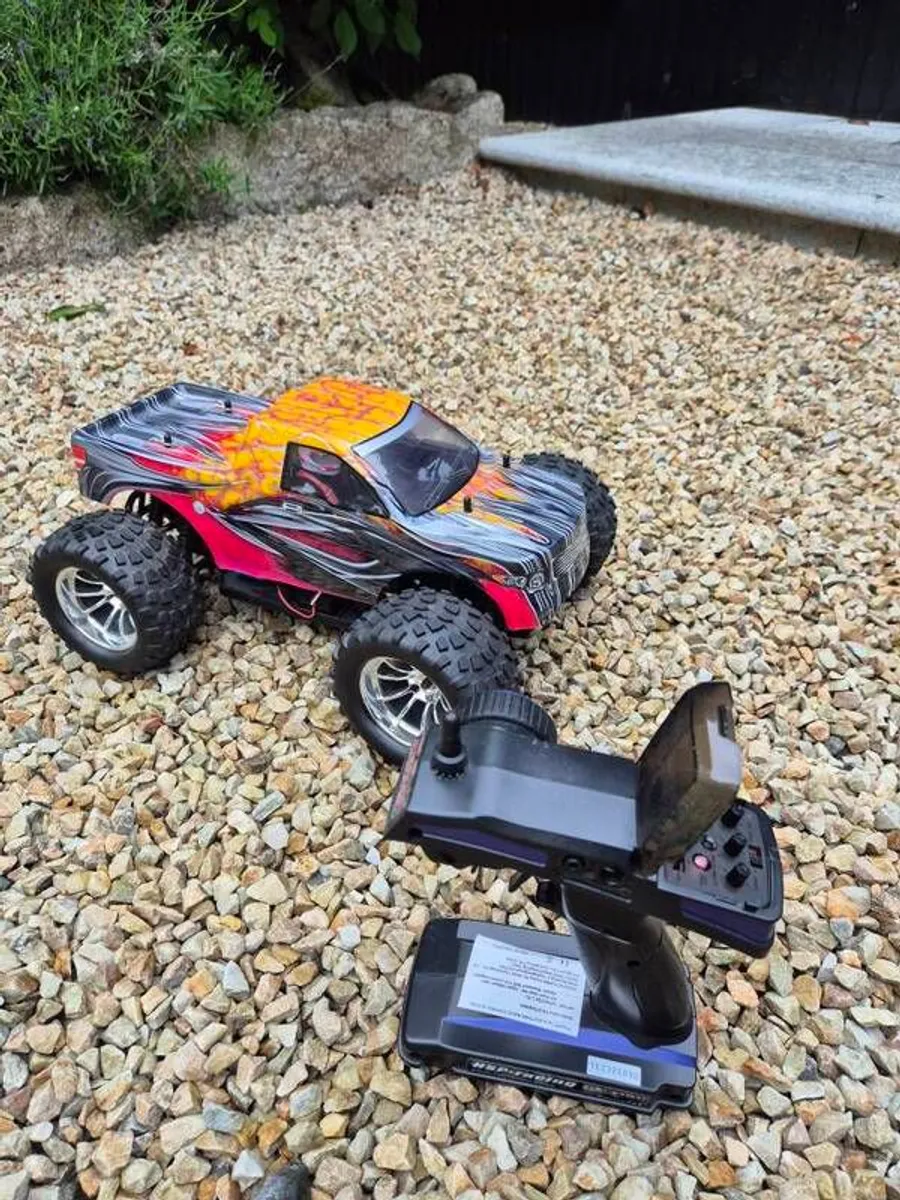 Bug Crusher 2.4Ghz Electric RC Truck - Image 1