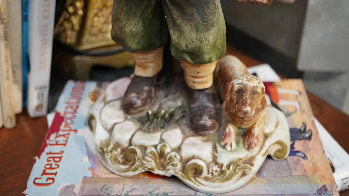 🎯 Vintage Italian Hunter Figurine - Image 4