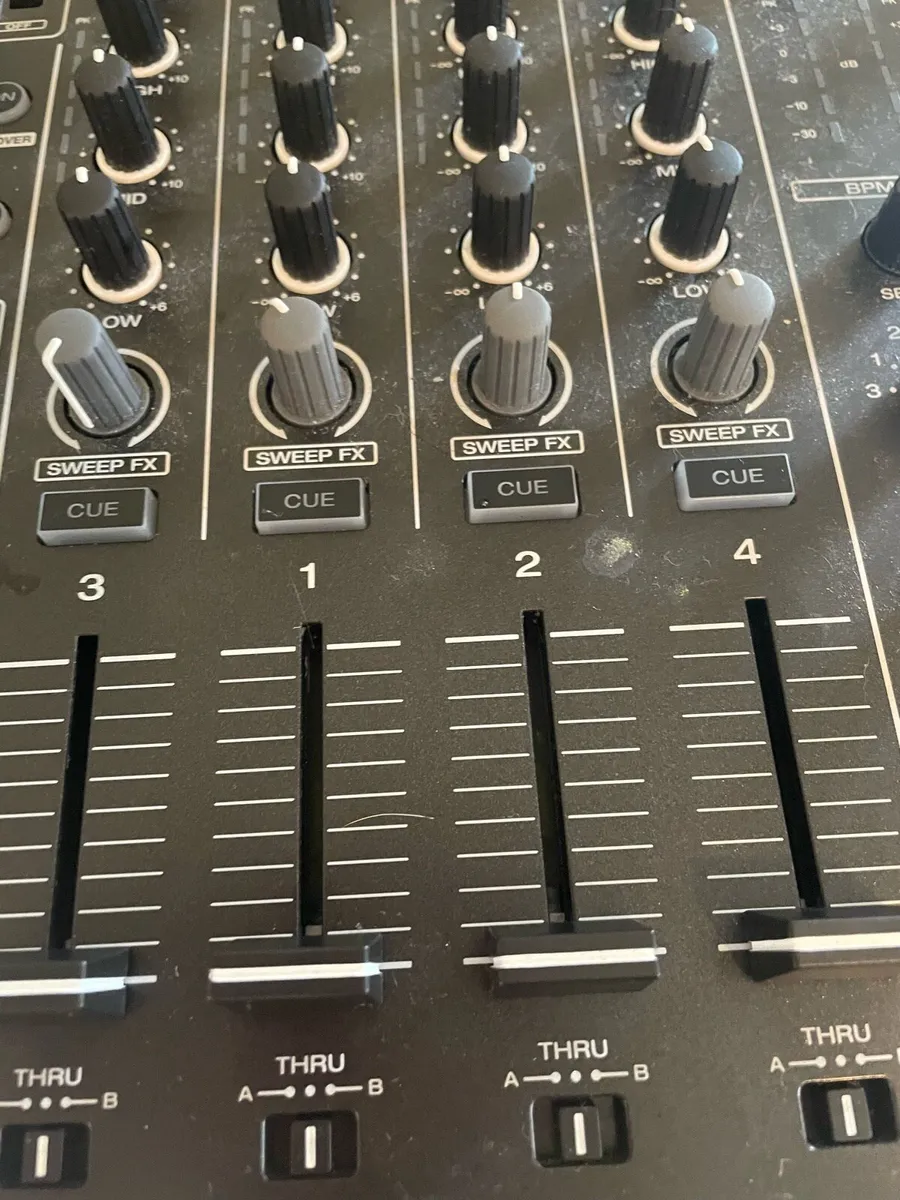 Denon sclive 4 with hard case carry on - Image 3