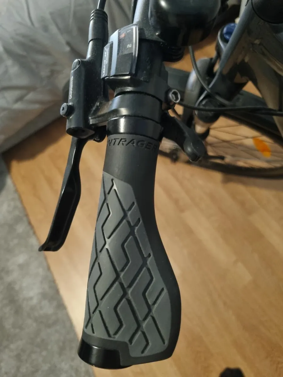 Trek Dual Sport 3 Hybrid Bike - Image 2