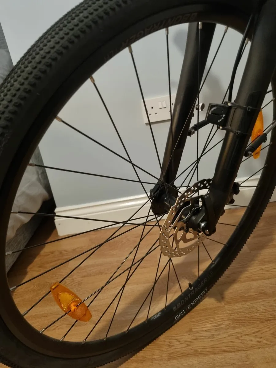 Trek Dual Sport 3 Hybrid Bike - Image 4