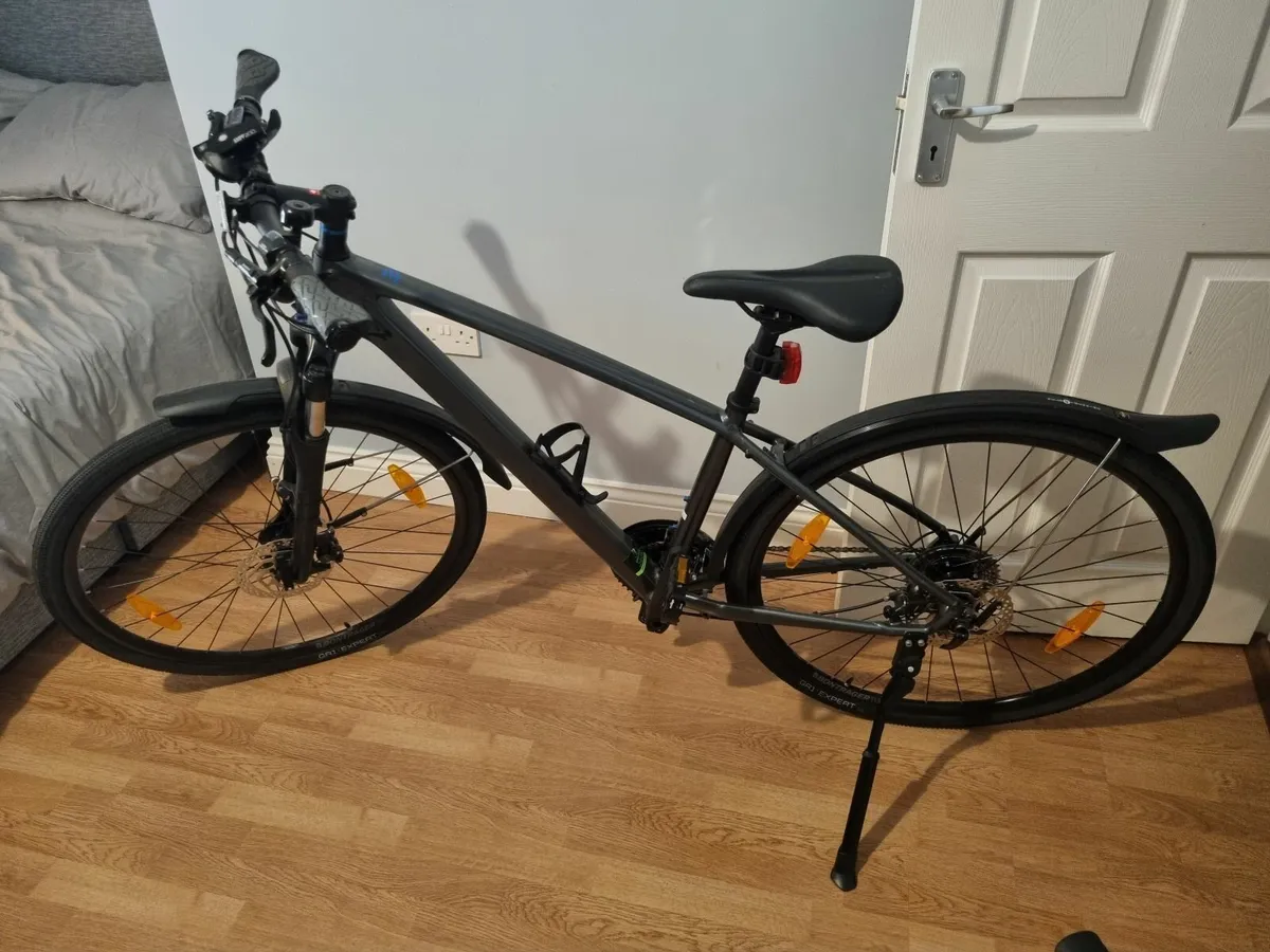 Trek Dual Sport 3 Hybrid Bike - Image 1